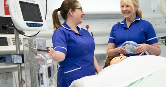 Pain management nurse specialists in the SIM Centre