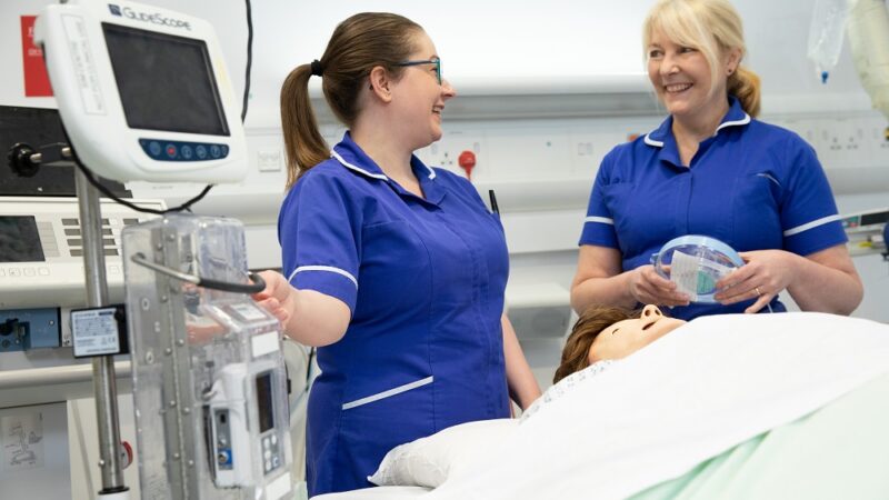 Pain management nurse specialists in the SIM Centre